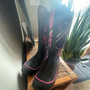 Girls MUCK boots Kids size 1